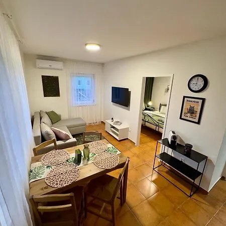 Apartment Village 8c