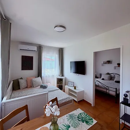 Village 8c Apartment *
